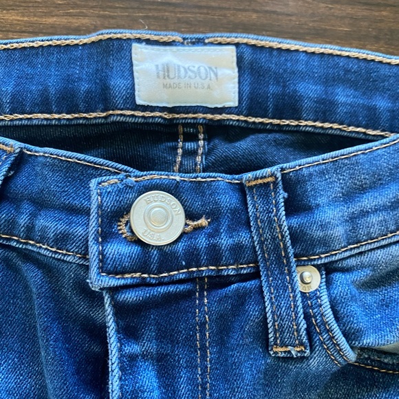 Hudson medium wash, size 25 skinny jeans. - Picture 2 of 3